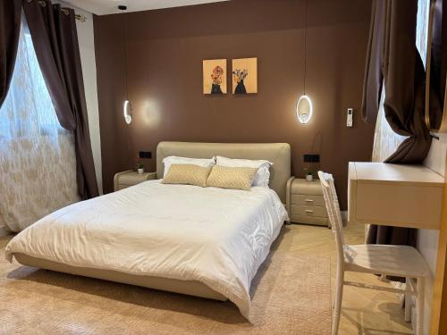 Un pat sau paturi într-o cameră la Residence Malaïka