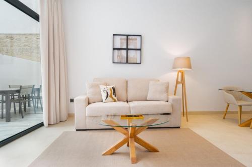 New Design Apartment - Private patio - Gallos 2