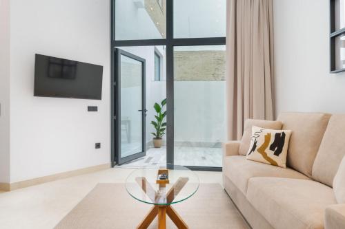 New Design Apartment - Private patio - Gallos 2