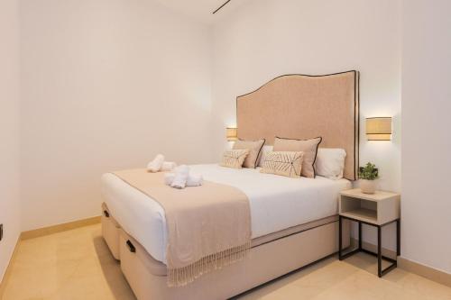 New Design Apartment - Private patio - Gallos 2