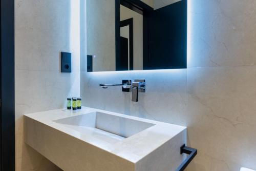 New Design Apartment - Private patio - Gallos 2
