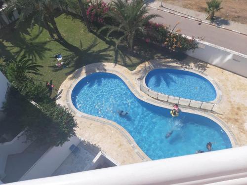 an overhead view of a swimming pool with people in it at Dar Nabiha in Nabeul
