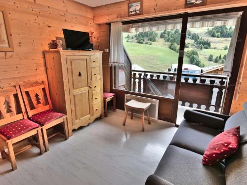 Confortable studio savoyard, balcon sud, parking - FR-1-458-213