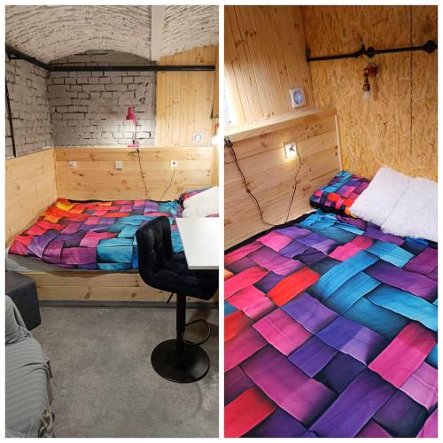 Un dormitorio con una cama colorida y un escritorio. en Room 1 industrial, en Cracovia