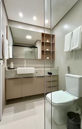 a bathroom with a toilet and a sink at Studio a 500 m da Av Beira Mar BC Meireles in Fortaleza