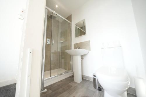 a bathroom with a shower and a toilet and a sink at Private on suites- Private Bathroom every room-1 Bus to Heathrow Airport in Harmondsworth