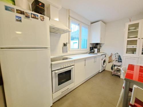 Η κουζίνα ή μικρή κουζίνα στο CASA B Entera 2 Habs Montaña Senderismo Playa