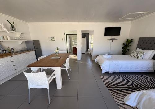 Villa Vredenrust Guesthouseにあるテレビまたはエンターテインメントセンター