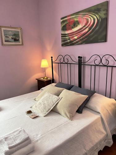 a bedroom with a white bed with a black frame at I Tre Tigli - Casa di campagna in Rutino