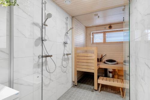 Koupelna v ubytování Aurora Sky Penthouse, Sauna, Free Wifi & Parking