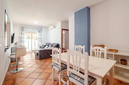 a kitchen and living room with a table and chairs at Casa Nani in Zahara de los Atunes