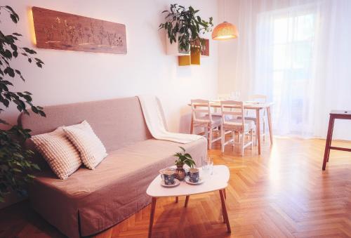 Lovely Family apartment with Terrace, near Center, Parks and City viewpoints