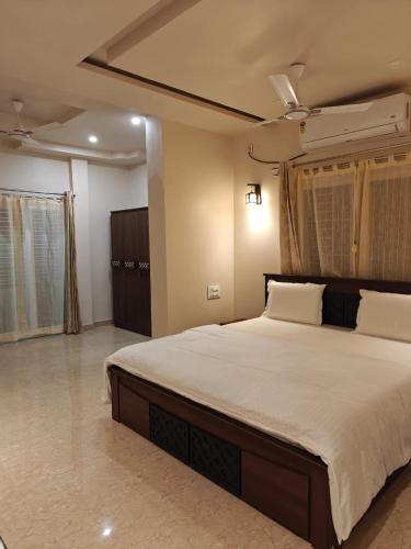 a bedroom with a large bed in a room at Arara Group Alliance Stay in Cherrapunji