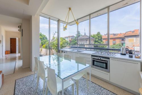 Milan Central Penthouse with Terraces, Jacuzzi & Garage