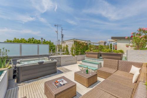 Milan Central Penthouse with Terraces, Jacuzzi & Garage