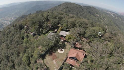 an aerial view of a house in the middle of a mountain at Pousada das Nuvens in Nova Petrópolis