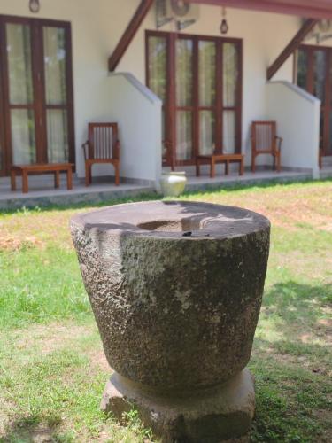 Jardín al aire libre en Sekkugala Villa