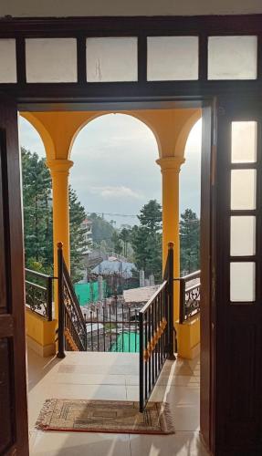 Bazén v ubytování Paris High Muree Bhurban nebo v jeho okolí
