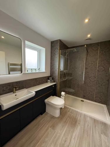 Koupelna v ubytování Stylish Cosy Stunning View Villa in Kirkwall, Free Parking and WiFi