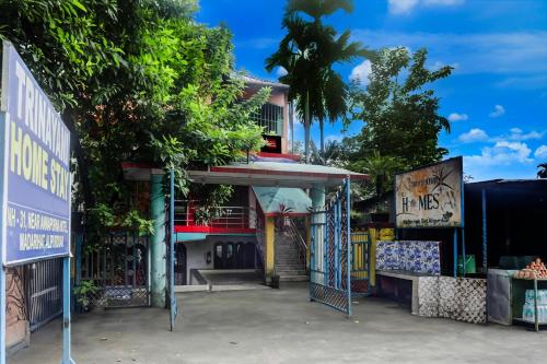 a building with a gate in front of it at Hotel O Trinayani Homestay in Mādāri Hāt