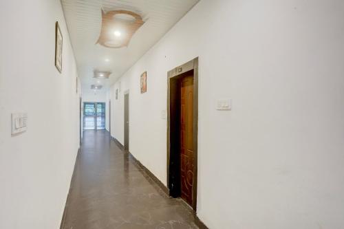 an empty hallway with a door in a building at Hotel O The Hunger Byte Resort in Bodh Gaya