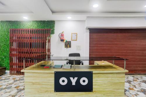 an office with an opioid sign on a desk at Hotel O The Hunger Byte Resort in Bodh Gaya