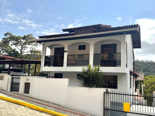 Casa no centro de bombinhas, SC