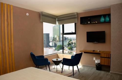 a hotel room with a view of a city at Cozy Apartment in Chapultepec with Gym, Rooftop & Parking in Guadalajara