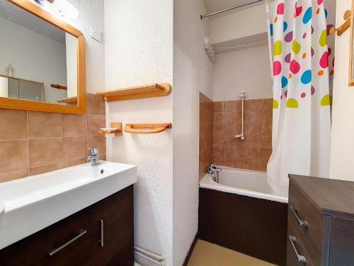 Studio confortable aux pieds des pistes avec balcon - FR-1-344-812