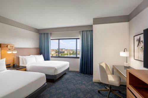 Ένα ή περισσότερα κρεβάτια σε δωμάτιο στο DoubleTree by Hilton Tampa Rocky Point Waterfront