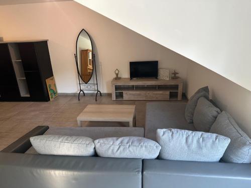 TV a/nebo společenská místnost v ubytování 3 Zimmer Wohnung mit Balkon und Parkplatz