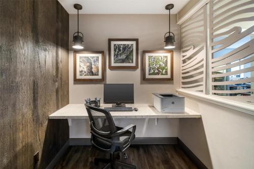 an office with a desk with a computer and a chair at Best Western Arcata Inn in Arcata