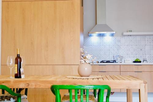Кухня или мини-кухня в Old Batumi City Center Cozy Apartment
