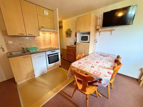 Charmant appartement pour 5, ski aux pieds, bien équipé, proche commerces et piscine à Les Bruyères - FR-1-452-237