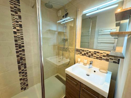 Charmant appartement pour 5, ski aux pieds, bien équipé, proche commerces et piscine à Les Bruyères - FR-1-452-237