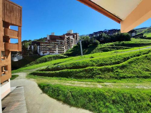 Charmant 2 pièces pour 4 aux Menuires, pied des pistes, proche commerces et piscine - FR-1-452-290