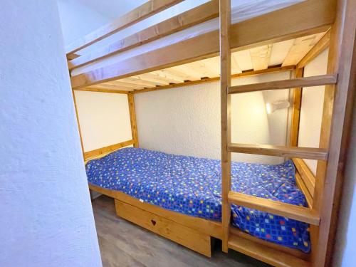 Appartement cosy à 50m des pistes, 2 pièces pour 6 personnes, balcon et services disponibles - FR-1-452-205