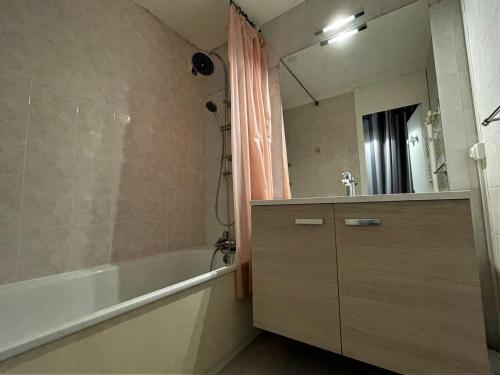 Confortable appartement 4 pers avec balcon Sud - FR-1-452-212