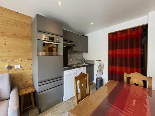 Studio rénové pour 4, ski aux pieds, La Croisette, Les Menuires - FR-1-452-230