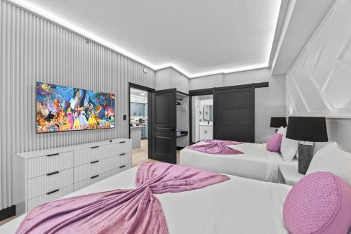 a bedroom with two beds and a tv on the wall at Family 1BR 2 Queen Beds Sofa Orlando in Orlando