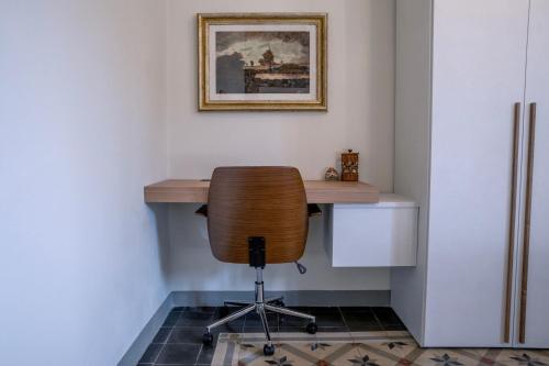 a desk with a chair in a room at Stay in Chianti in Greve in Chianti