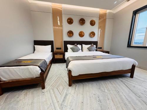 Postel nebo postele na pokoji v ubytování Hotel Mumbai House Pithampur