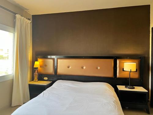Postel nebo postele na pokoji v ubytování Luxury Suite With Garden, 1 Bedroom Extra Large