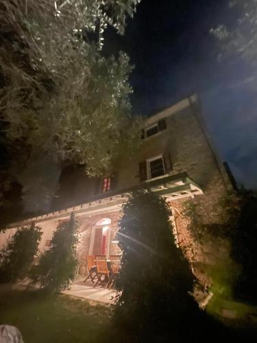 Το κτήριο όπου στεγάζεται  η βίλα