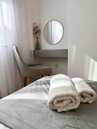 Ένα ή περισσότερα κρεβάτια σε δωμάτιο στο EXTRAORDINARY Amna Home with 4 bedroom and pool!