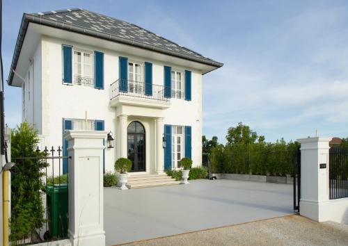 Budova, kde se vila nachází