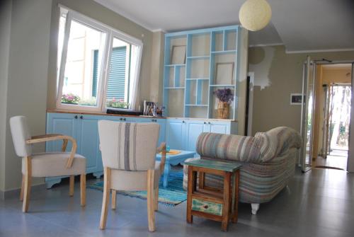 a living room with a chair and a couch at Rezidenca Kalter Durres in Golem