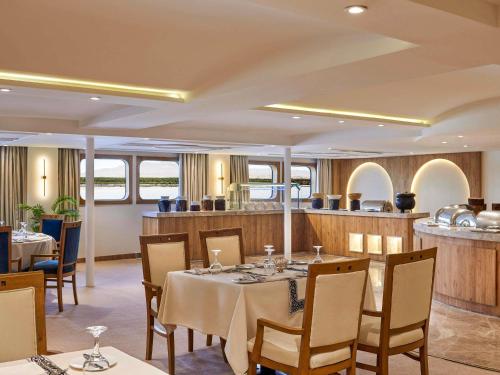 Εστιατόριο ή άλλο μέρος για φαγητό στο Mövenpick Royal Lotus Nile Cruise, Every Monday Four Nights From Luxor, Every Friday Three Nights From Aswan - Including Excursions & Sightseeing