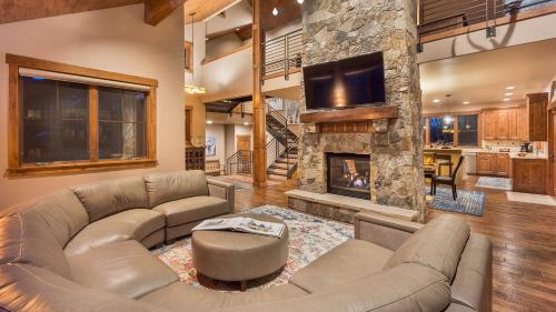 a living room with a couch and a fireplace at Chalet Fuego in Steamboat Springs