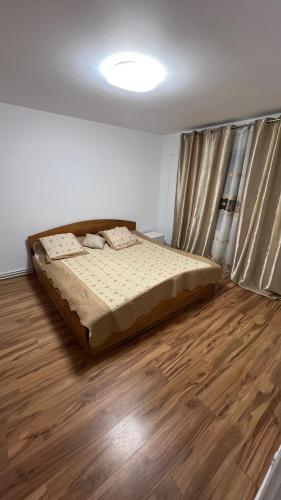 Ένα ή περισσότερα κρεβάτια σε δωμάτιο στο Apartament ilie